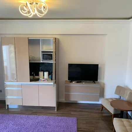 White Tower Residences דירה *