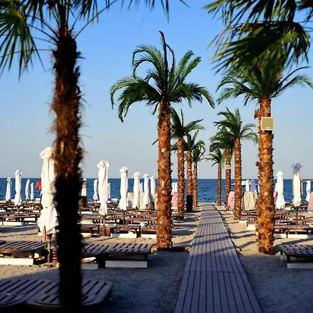 White Tower Residences דירה *
