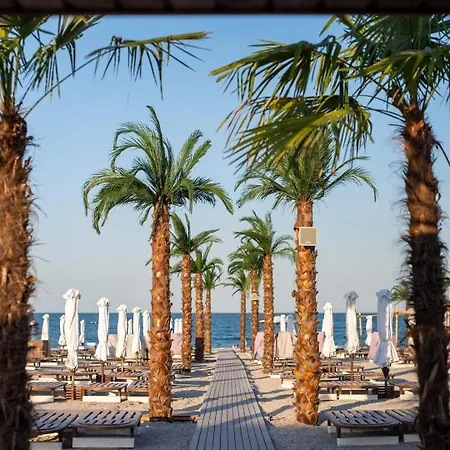 White Tower Residences דירה *