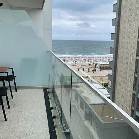 White Tower Residences דירה *