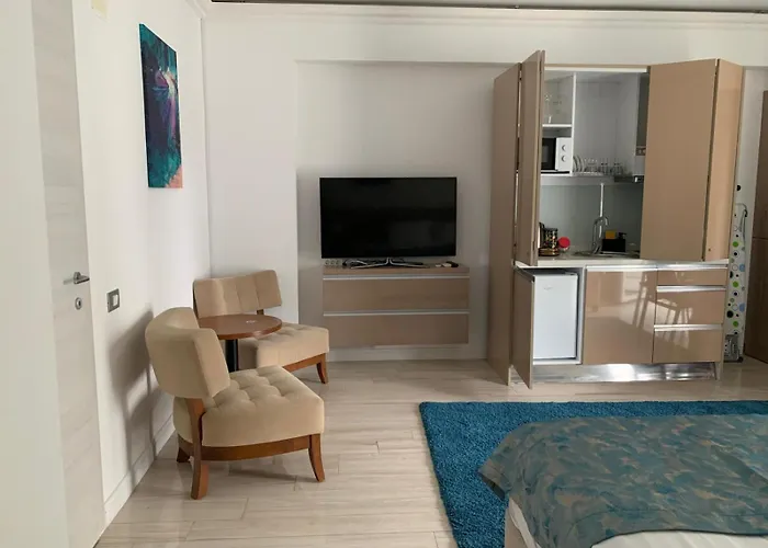 White Tower Residences * מאמאיה