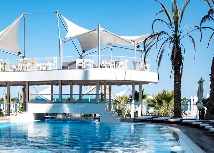 White Tower Residences Apartment Mamaia